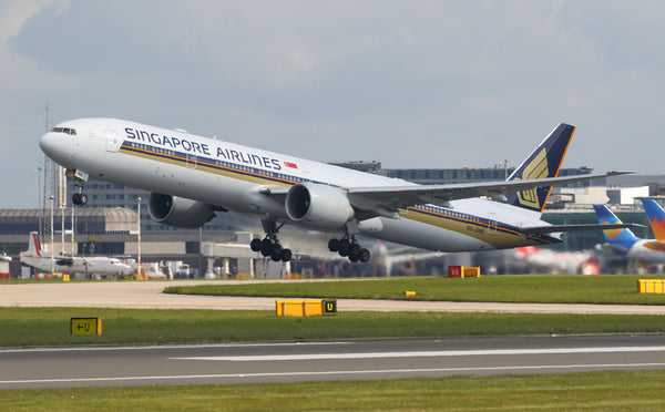 Singapore Air Soars Most Since 1987 on Hopes of Easing Lockdowns